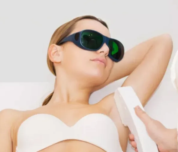Épilations (sourcils, lèvres, maillot, jambes, lumière pulsée)